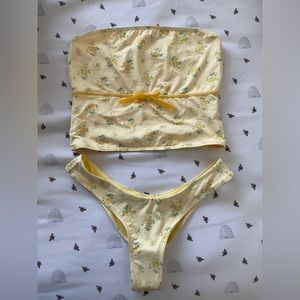 NWT Frankie’s Bikinis & Gigi Arabelle Yellow Honeysuckle Floral Bikini TOP ONLY